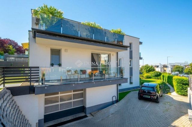 Eladó téglalakás, Budapesten, XVI. kerületben 144 M Ft, 3 szobás