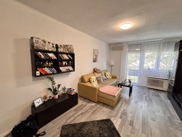 Eladó téglalakás, Szolnokon 34 M Ft, 1+1 szobás