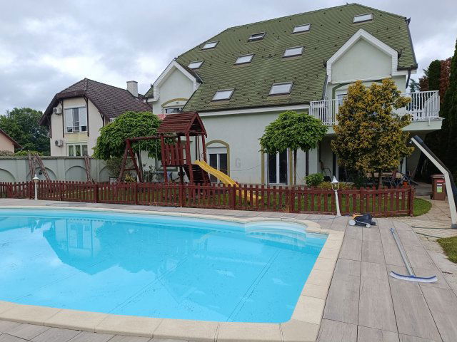 Eladó családi ház, Szegeden, Radnóti utcában 329.9 M Ft