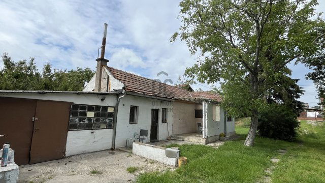 Eladó családi ház, Dorogon 23.6 M Ft, 2 szobás