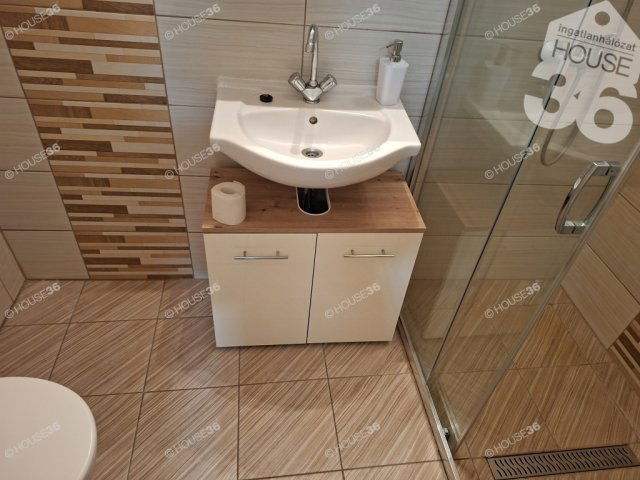 Eladó családi ház, Kiskunfélegyházán 27 M Ft, 2 szobás