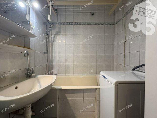 Eladó panellakás, Kecskeméten 53.2 M Ft, 3 szobás