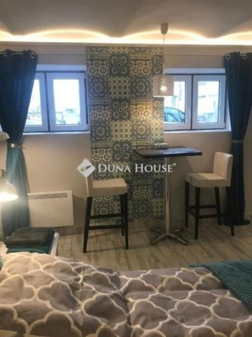 Eladó téglalakás, Pécsett 69 M Ft, 2 szobás