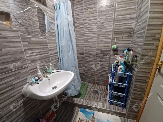 Eladó téglalakás, Debrecenben 35 M Ft, 1 szobás