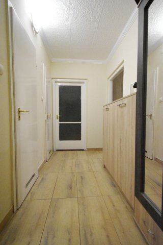 Eladó panellakás, Debrecenben 63.9 M Ft, 3 szobás