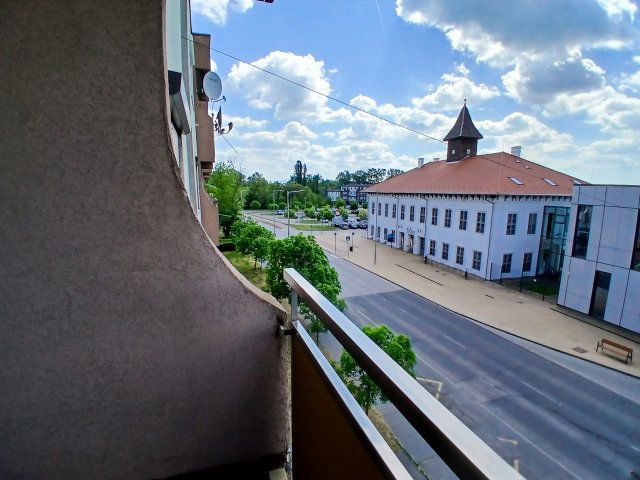 Eladó téglalakás, Szolnokon 32.5 M Ft, 3 szobás