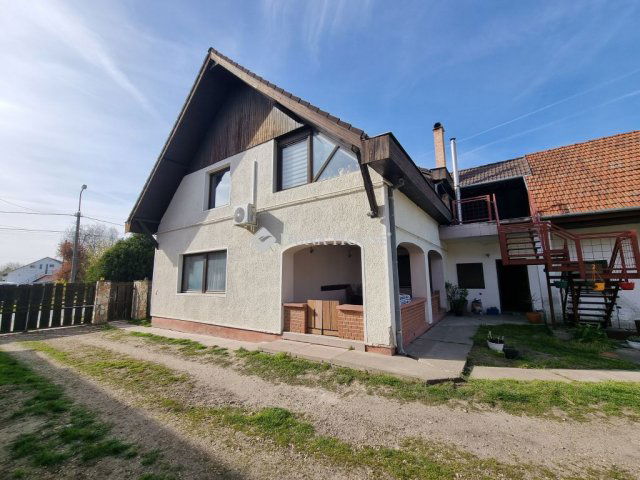 Eladó családi ház, Szigetszentmártonban 84.9 M Ft, 6 szobás