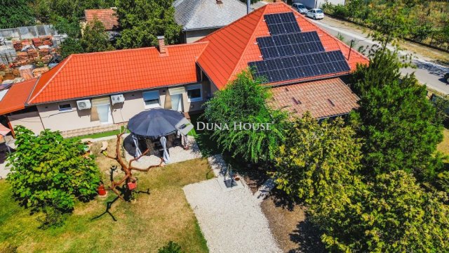 Eladó családi ház, Cserkeszőlőn 87 M Ft, 5 szobás