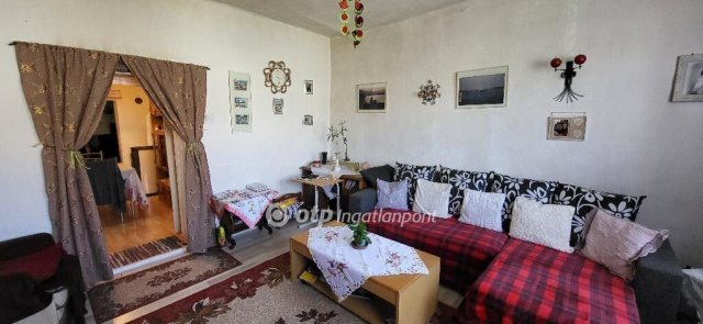 Eladó családi ház, Gyömörén 17.99 M Ft, 2 szobás