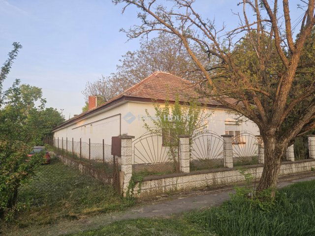 Eladó családi ház, Enyingen 19.5 M Ft, 3 szobás