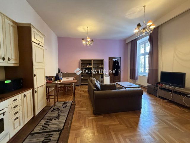 Eladó téglalakás, Budapesten, V. kerületben, Nádor utcában