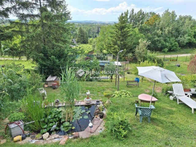 Eladó nyaraló, Neszmélyen 25 M Ft, 3 szobás