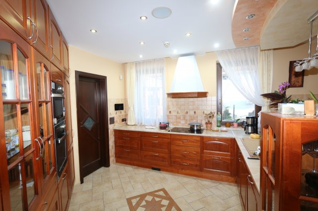 Eladó családi ház, Kistarcsán 329 M Ft, 6 szobás