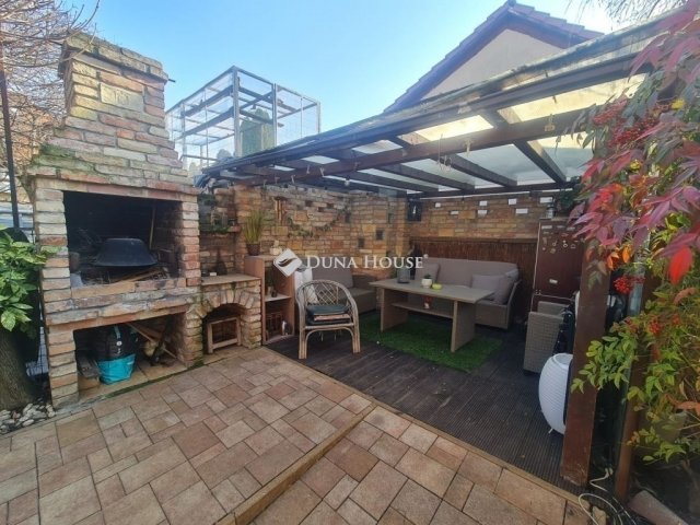 Eladó családi ház, Budapesten, XV. kerületben 254.9 M Ft