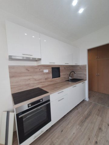 Eladó panellakás, Pécsett, Építők útján 49.9 M Ft, 2 szobás