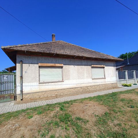Eladó családi ház, Bakonyszentivánon 12.9 M Ft, 2 szobás