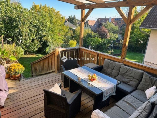 Eladó családi ház, Szentendrén 311 M Ft, 7 szobás