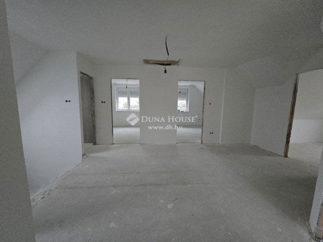 Eladó családi ház, Aranyosgadányban 85 M Ft, 7 szobás