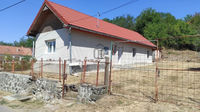 Eladó családi ház, Egerbocson 19.5 M Ft, 2 szobás