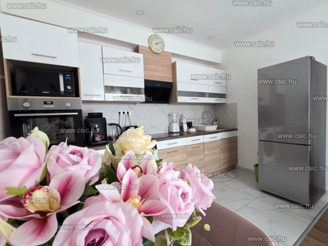 Eladó téglalakás, Pomázon 59.9 M Ft, 2 szobás