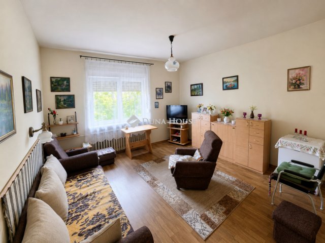 Eladó családi ház, Monoron 89.9 M Ft, 6 szobás