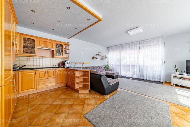 Eladó családi ház, Siófokon 369.99 M Ft, 12 szobás