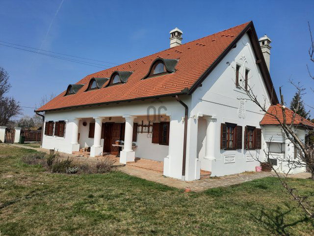 Eladó családi ház, Kiskunlacházán 220 M Ft, 4 szobás