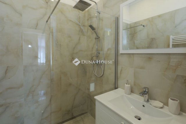 Eladó téglalakás, Budapesten, VIII. kerületben 186 M Ft