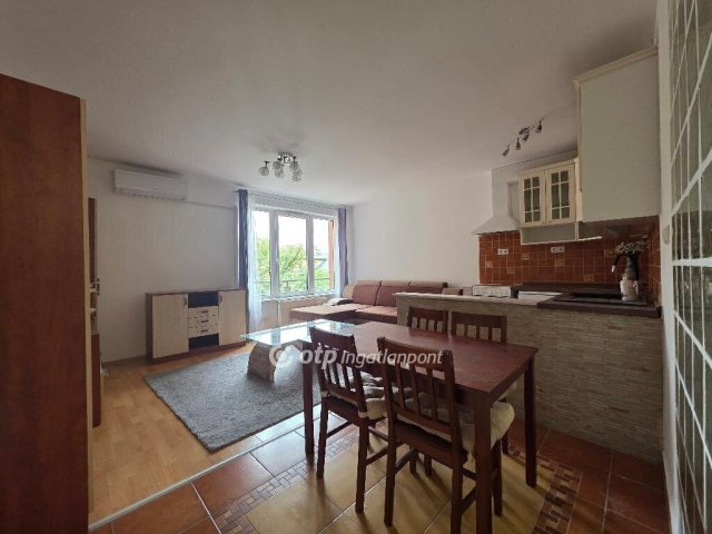 Eladó téglalakás, Budapesten, IX. kerületben 74.9 M Ft, 1 szobás