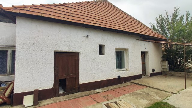 Eladó családi ház, Bugyin 55 M Ft, 6 szobás