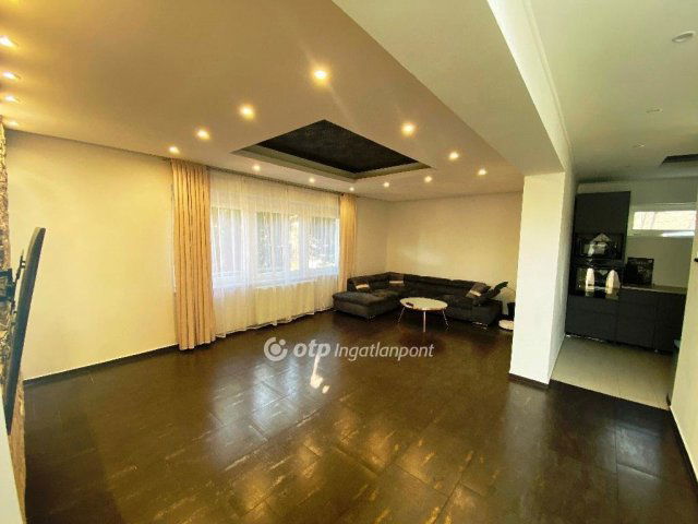 Eladó családi ház, Szigetcsépen 158.9 M Ft, 5 szobás