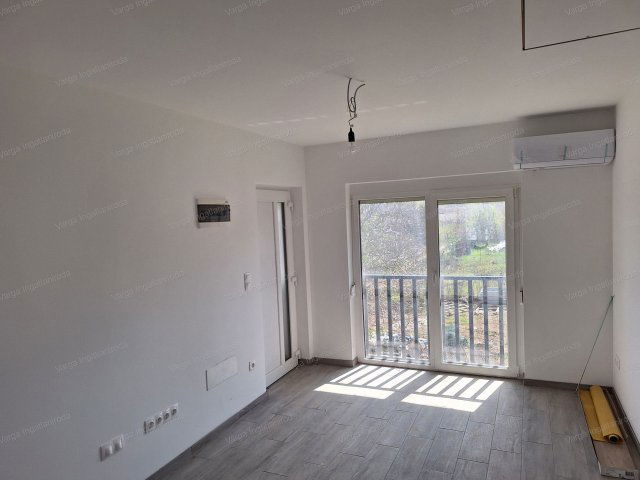 Eladó téglalakás, Sopronban 35 M Ft, 2 szobás