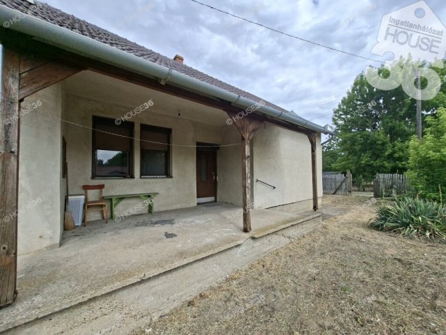 Eladó családi ház, Kiskunfélegyházán 25 M Ft, 2 szobás