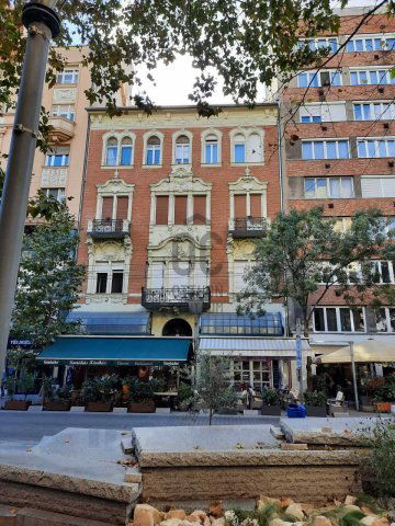 Eladó téglalakás, Budapesten, VI. kerületben, Nagymező utcában