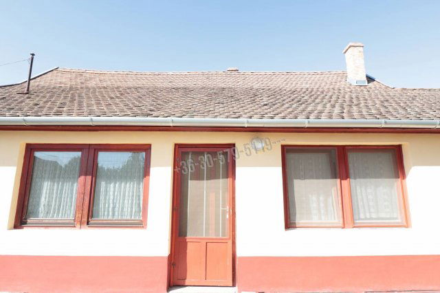 Eladó családi ház, Orosházán 9 M Ft, 2 szobás