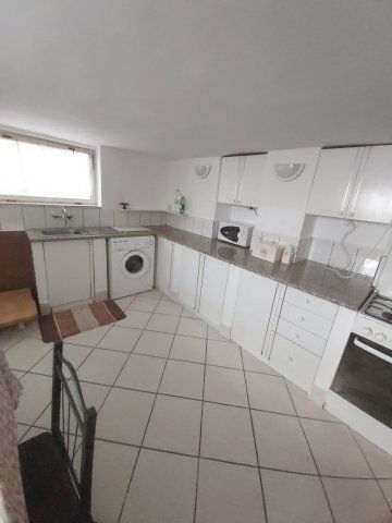 Kiadó téglalakás, albérlet, Pécsett 180 E Ft / hó, 1+1 szobás