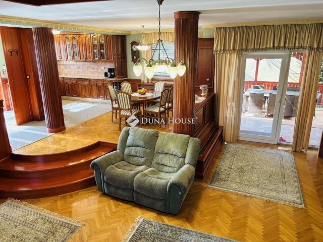 Eladó családi ház, Debrecenben 159.9 M Ft, 6 szobás