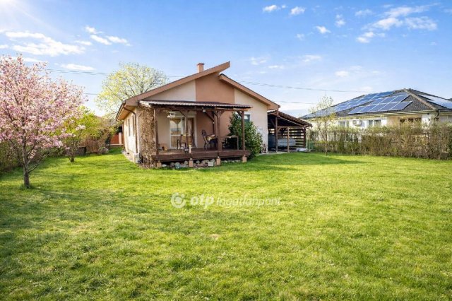 Eladó családi ház, Mikepércsen 125 M Ft, 4 szobás