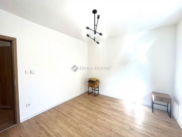 Eladó téglalakás, Pécsett 79.9 M Ft, 3 szobás