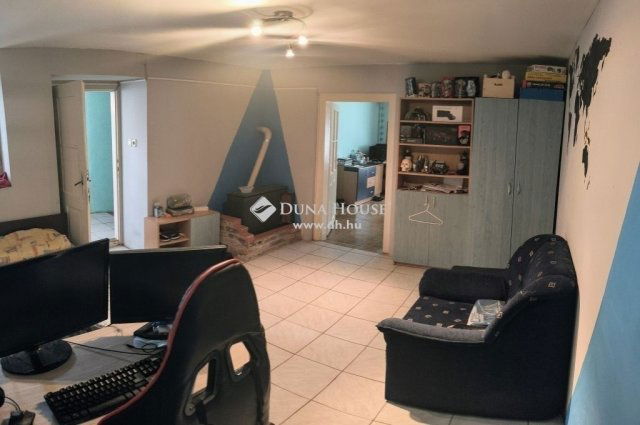 Eladó családi ház, Pécsett 46.9 M Ft, 3 szobás