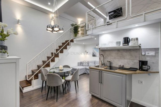 Eladó téglalakás, Budapesten, V. kerületben, Semmelweis utcában