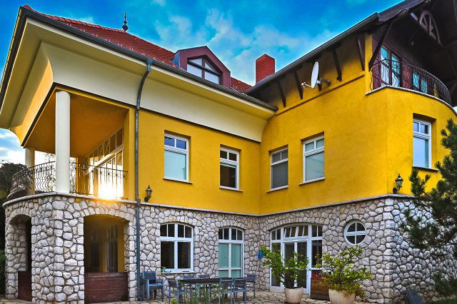 Eladó családi ház, Pécsett, Donátusi úton 320 M Ft, 6 szobás