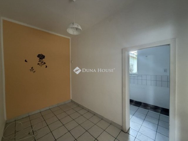 Eladó családi ház, Üllőn 89.9 M Ft, 2 szobás