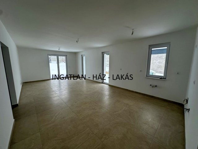 Eladó ikerház, Nagytarcsán 119.9 M Ft, 4 szobás