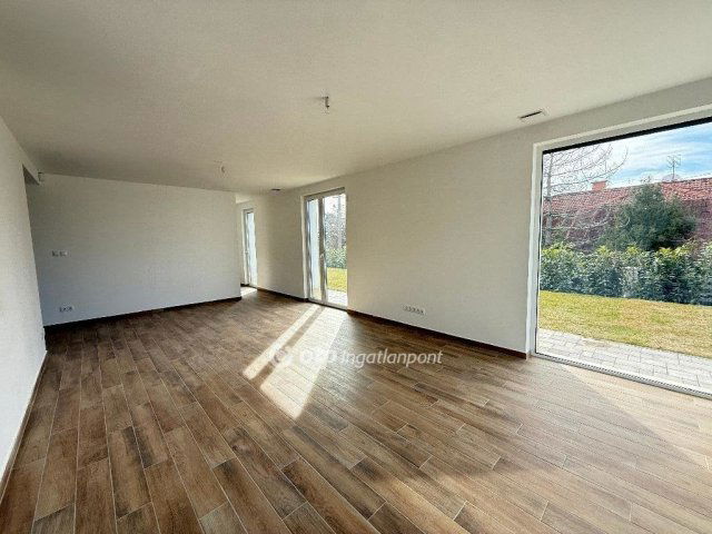 Eladó családi ház, Szentendrén 219.9 M Ft, 5 szobás