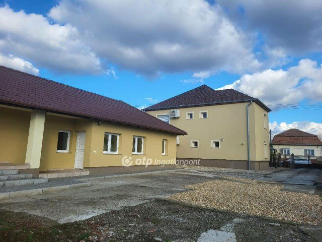 Eladó családi ház, Boldogon 145.8 M Ft, 4+1 szobás