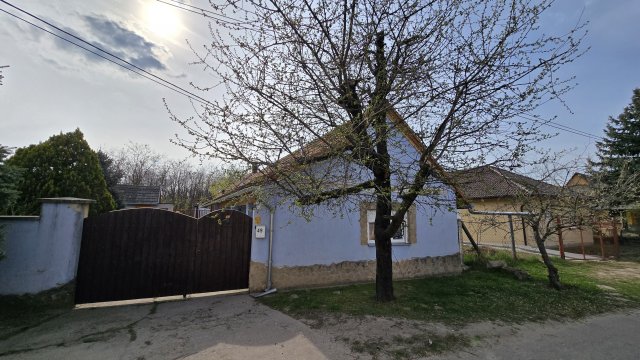 Eladó családi ház, Dunaföldváron 43.9 M Ft, 4 szobás