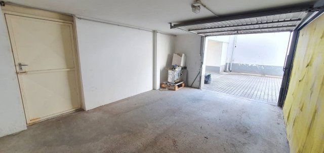 Kiadó garázs, Pécsett 20 E Ft / hó / költözzbe.hu