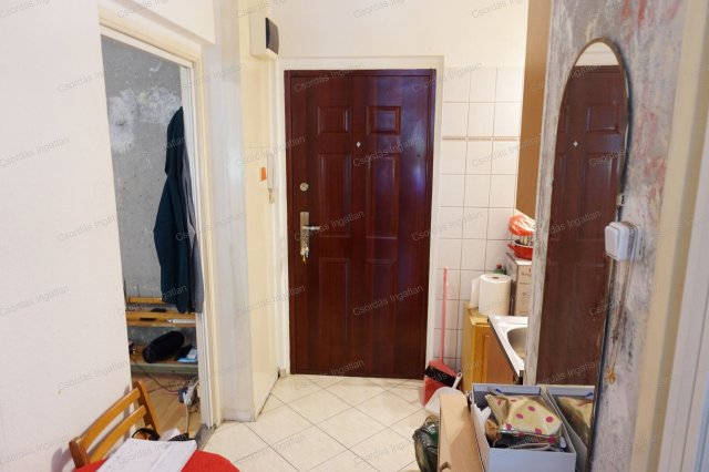 Eladó panellakás, Ajkán, Kossuth utcában 29.9 M Ft, 1+1 szobás