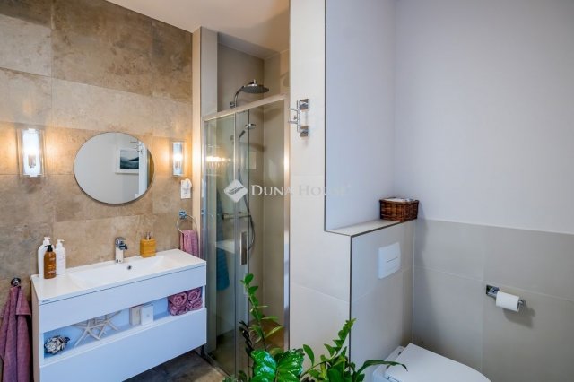 Eladó családi ház, Siófokon 279 M Ft, 9 szobás